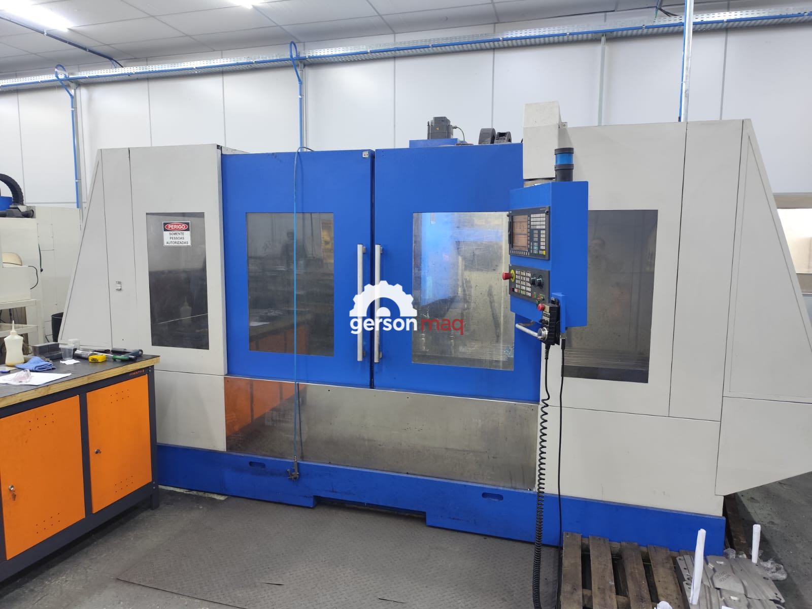 FRESADORA CNC VEKER MVK1700 - ANO 2011